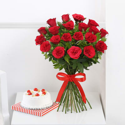 Bunch of 20 Red Roses with Pineapple Cake (Half Kg)
