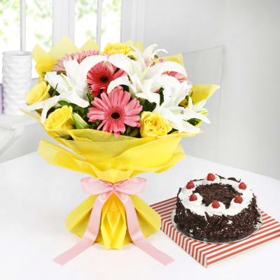 Bunch of Mix Flowers with Black Forest Cake (Half Kg)