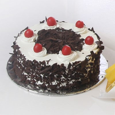 Bunch of Mix Flowers with Black Forest Cake (Half Kg)