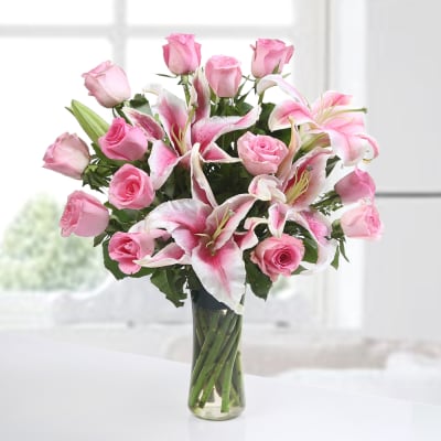 Beautiful 13 Pink Roses & 3 Lilies in a Glass Vase with Round Black Forest Cake